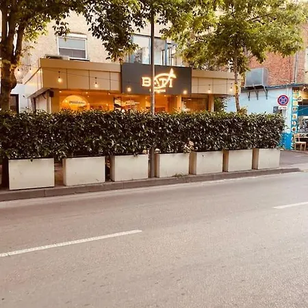 Downtown 2bedroom Balconies Ac Wifi Tirana