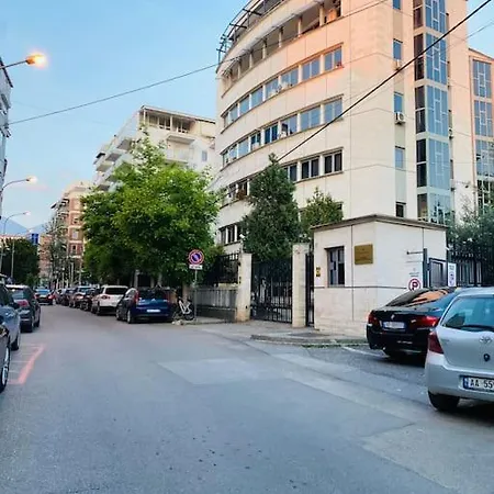 Apartment Downtown 2bedroom Balconies Ac Wifi Tirana