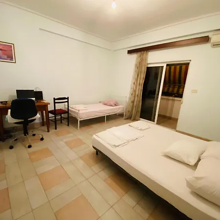 Downtown 2bedroom Balconies Ac Wifi Tirana